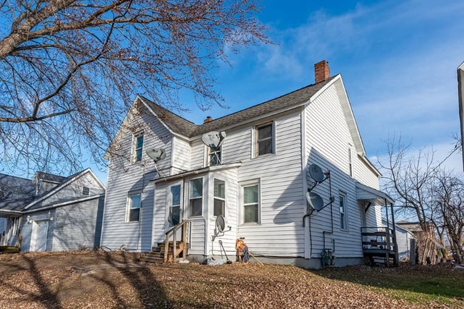 Photo - 205 Helgerson St