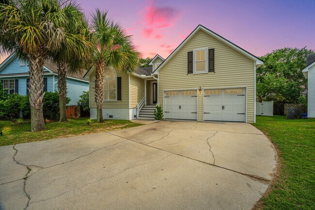 Gorgeous 4 BR/2BA Marshfront Home With Cre... - Gorgeous 4 BR/2BA Marshfront Home With Cre...