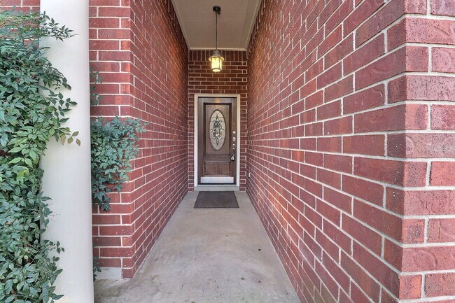 Photo - Move-In Ready 3-Bedroom with Included Washer/Dryer and Refrigerator in Northwest San Antonio.