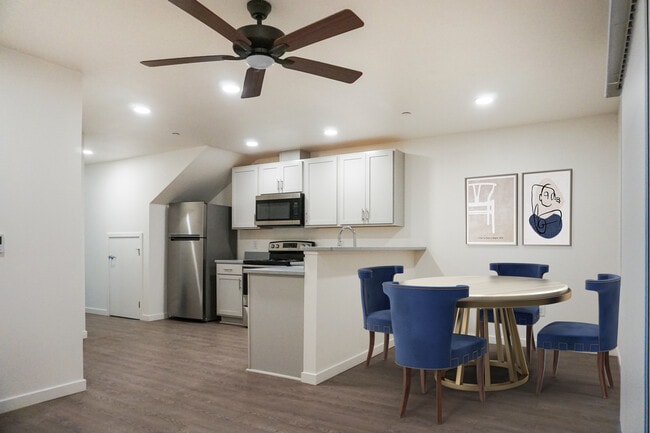 Photo - Bella Vista Apartments Unit 18