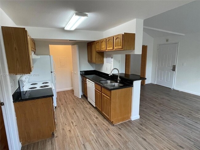 Photo - 8739 NW 39th St Unidad 8739