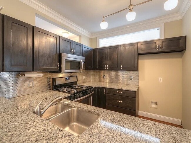 Photo - Harbor Town Home with Mother-In-Law Suite! All Major Appliances Included! Pets are welcome with o...
