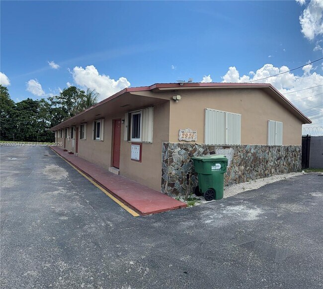 Building Photo - 2924 NW 132nd Terrace Unit 3