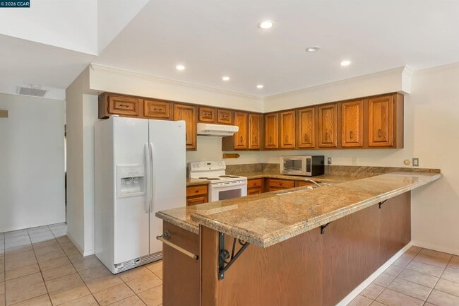 Photo - 332 Downham Ct