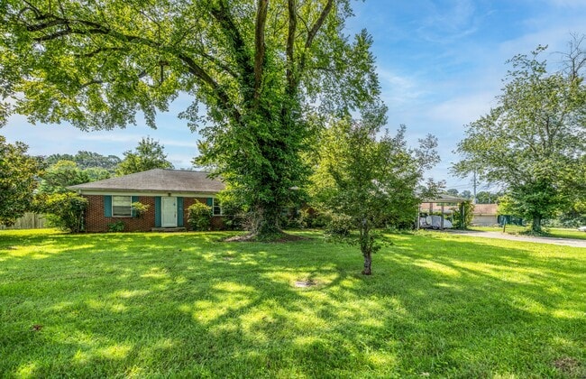 102 Eastwood Dr