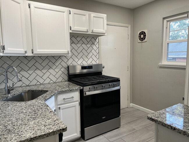 Kitchen. - 3660 Peachtree Rd NE Unit E-6