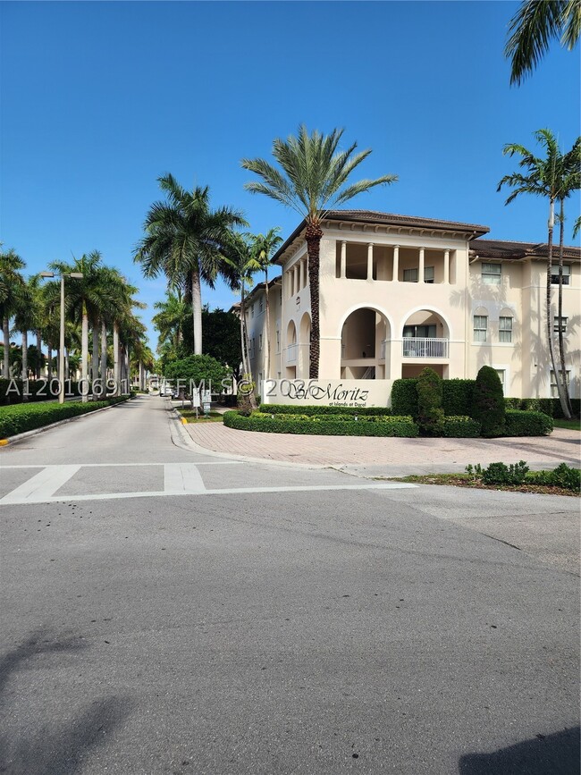 Building Photo - 11503 NW 89th St Unit 211