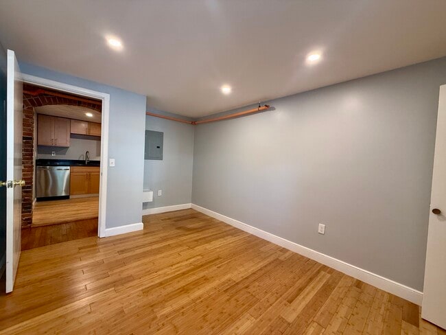 Photo - 260 Hope St