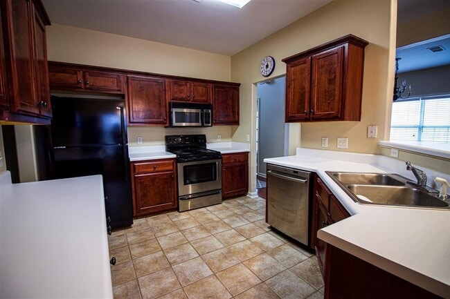 Photo - 3BD/2.5BA with Bonus Room in Collierville Farms.  Over 2300 sq ft!.  Pets are welcome!