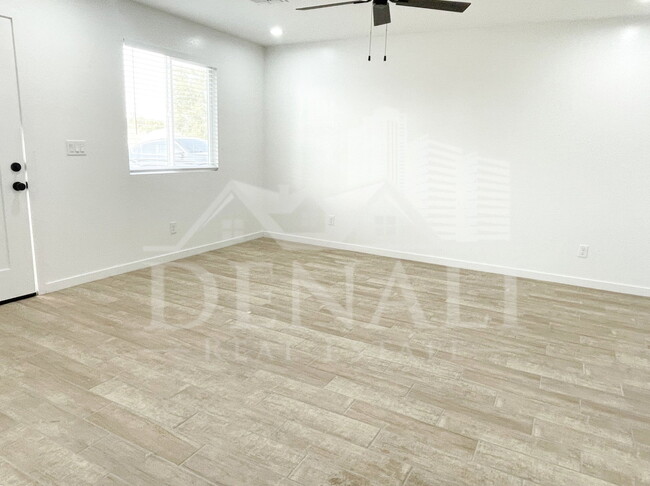 Photo - 733 S 96th Pl