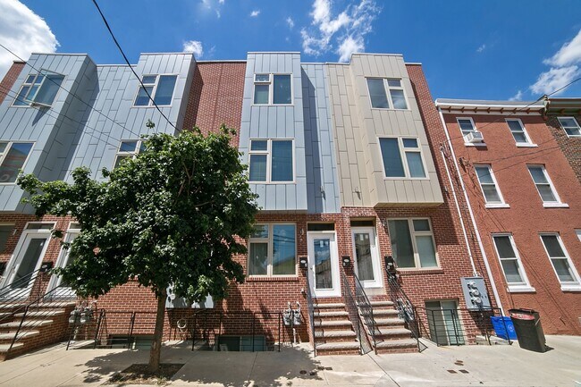 Building Photo - 1541 Ogden St Unit B - 1st Floor