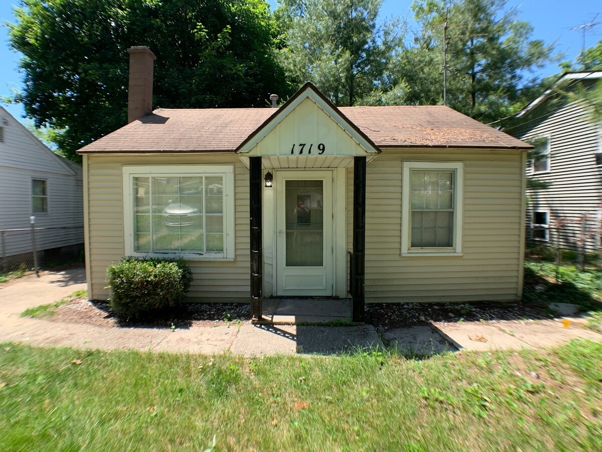 Photo - 1719 Hanchett Ave NW House