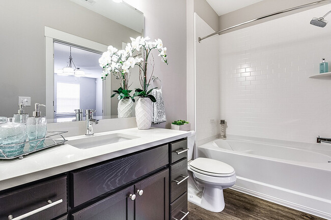 Cottonwood Reserve Apartments Bathroom