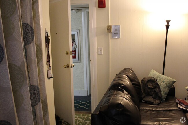 Building Photo - 853 Beacon St Rental
