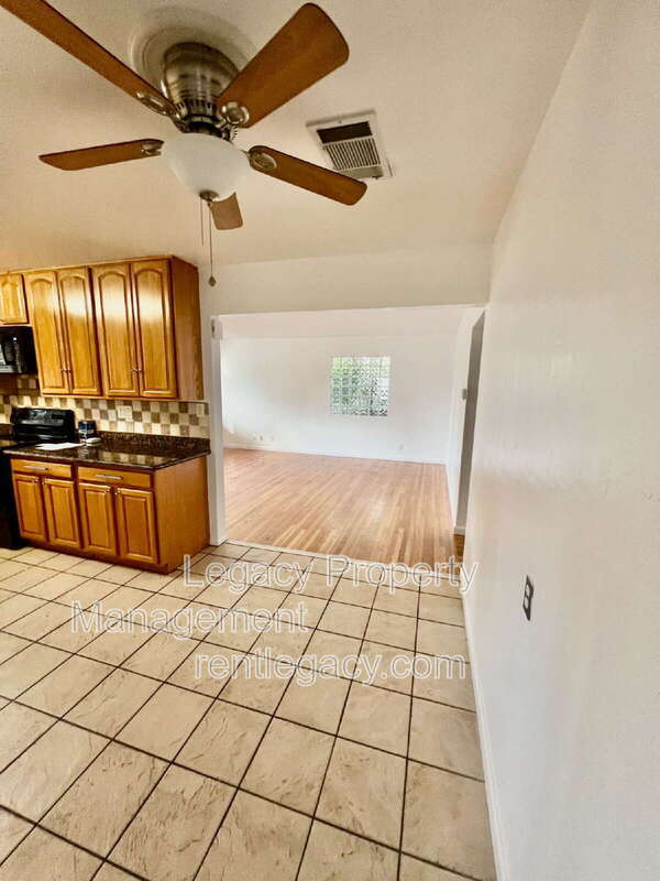 Photo - 280 Markham Ave