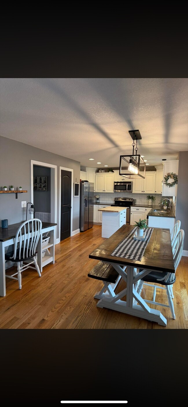 Photo - 812 Carousel Ct