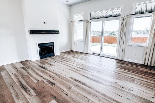 Photo - 708 Promenade Dr