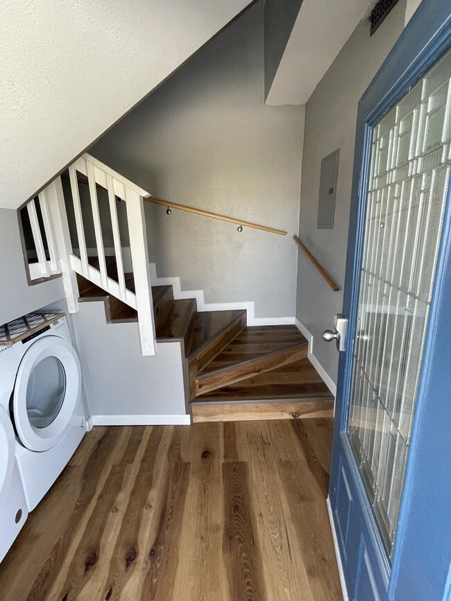 Photo - 105 W Summit St