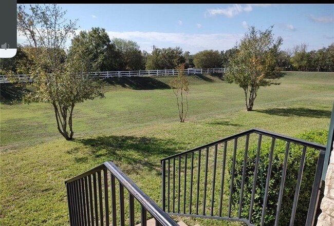 Photo - 105 Sabine Dr