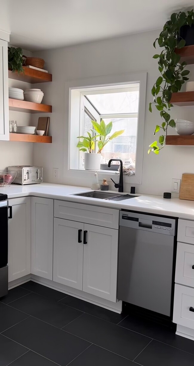 Photo - 4218 Saint Clair St