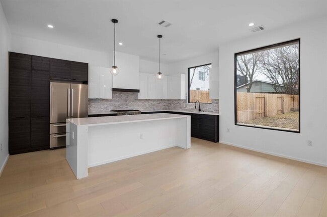 Photo - 1704 Kinney Ave Unidad A