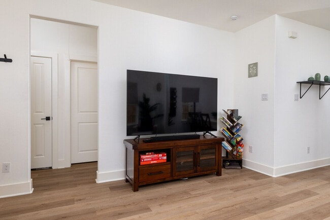 Photo - 928 E Leuda St Unit SI ID1575056P