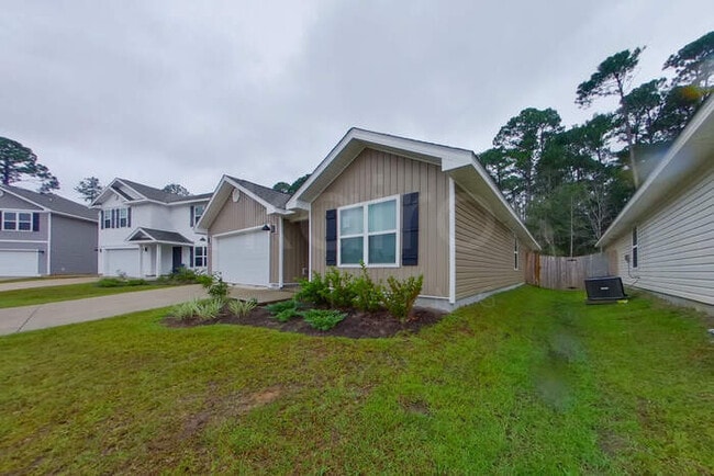 Photo - 285 Monarch Ln