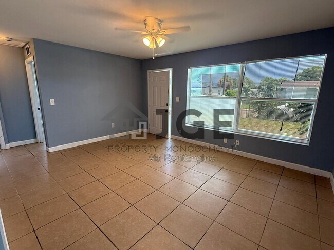 1218 W 25th St