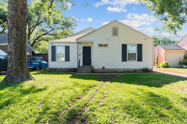 Photo - 3233 Merida Ave