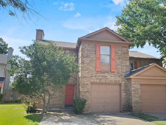 Building Photo - Please excuse our mess while this make rea... Rental