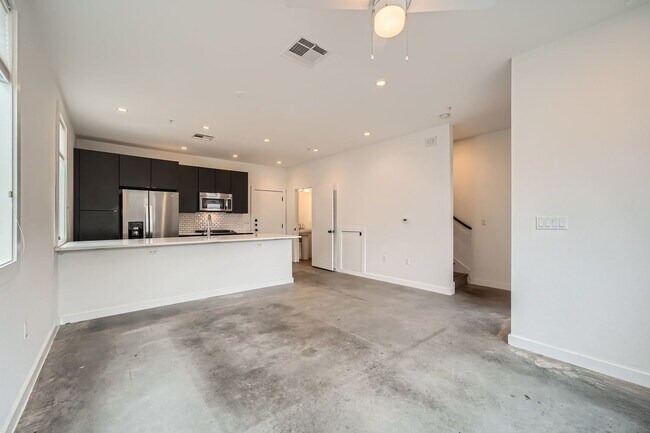 Photo - 1931 E 38th 1/2 St