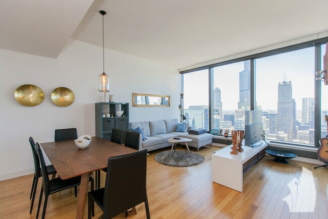 Building Photo - 60 E Monroe St Unit 5105