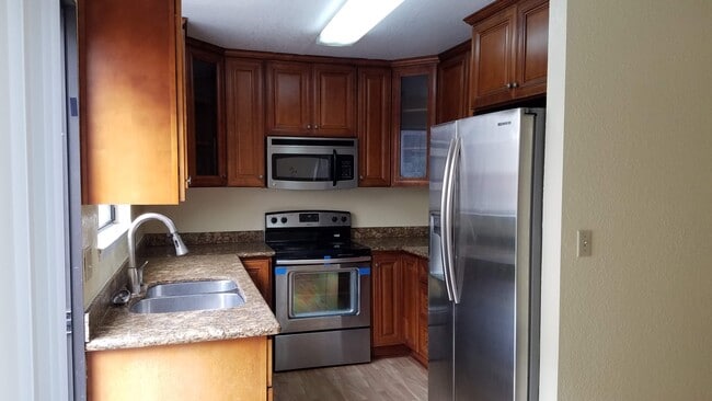 Building Photo - 34759 Tuxedo Cmn Unit Condo