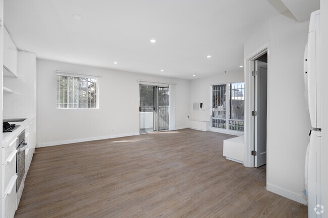 2BD, 2BA - 700SF - Living Room - Ardmore