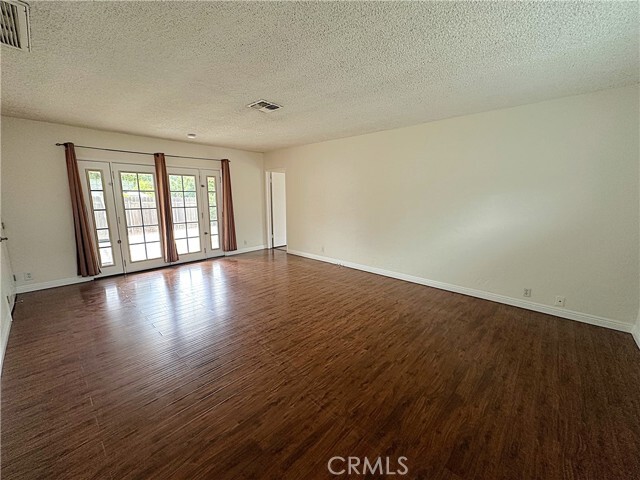 Photo - 17947 Emelita St