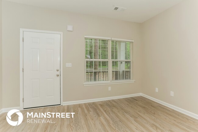 Photo - 2019 Reynolds Dr SW