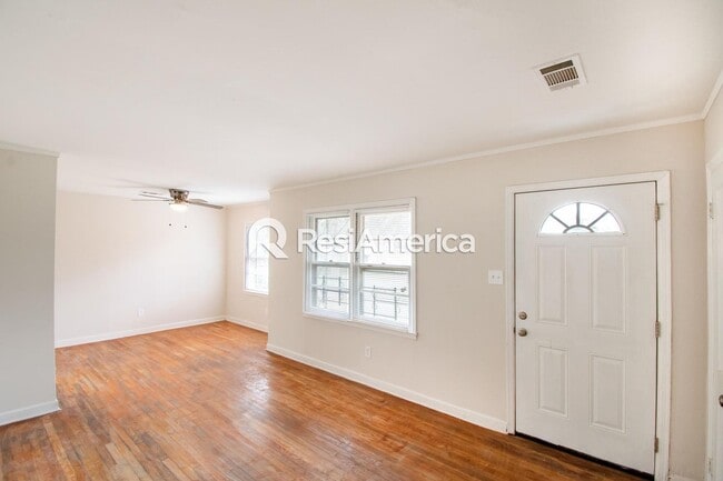 Photo - Newly Renovated 3/1 in 38109!