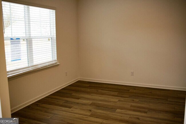 Photo - 484 Red Dragon Dr