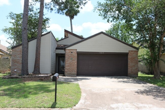 Building Photo - 15819 Spruce Point Dr Rental