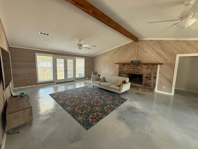 Photo - HUGE UPGRADED 3/2 ON 5 ACRE LOT!