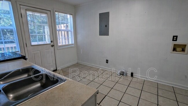Photo - 370 Roosevelt Cir NE