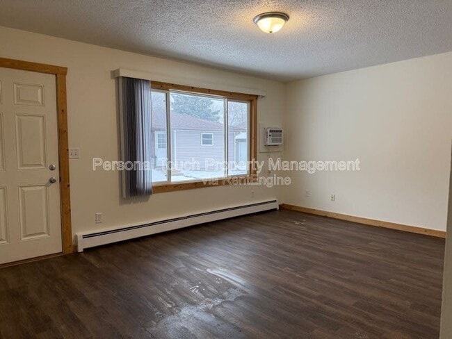 Photo - 625 2nd Ave W