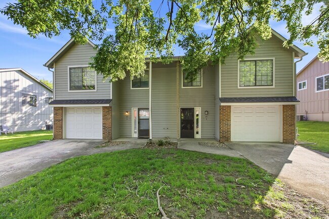 Photo - 20 NW Lakeview Blvd