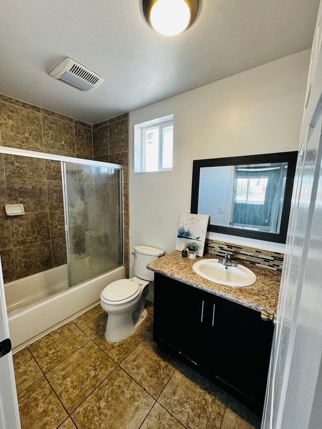 Photo - 238 W 46th St