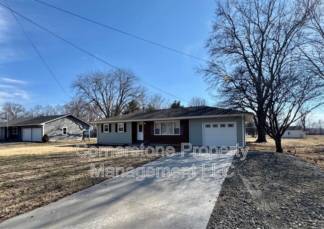 Building Photo - 202 W Bridge St