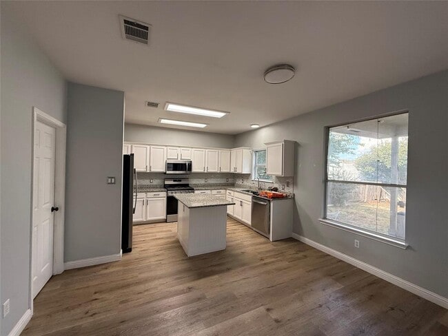 Photo - 723 Settlement St