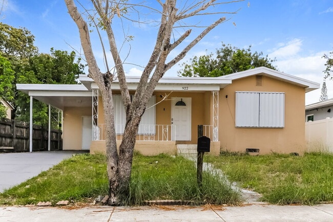 Building Photo - 922 N E St