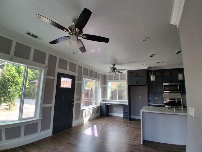 Photo - 2112 Eicher Ave