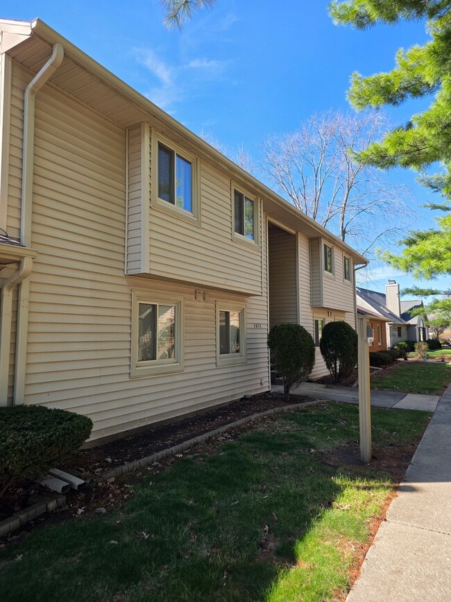 Photo - 1611 Lyndhurst Dr Unit F