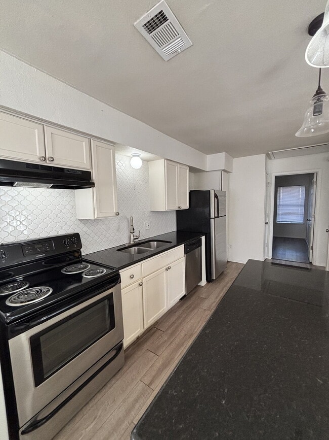 Photo - Charming, Updated 2 bed, 1 bath Duplex in ...